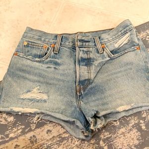 Vintage Inspired Levi's blue denim shorty Raw Hem A Line shorts sz 28